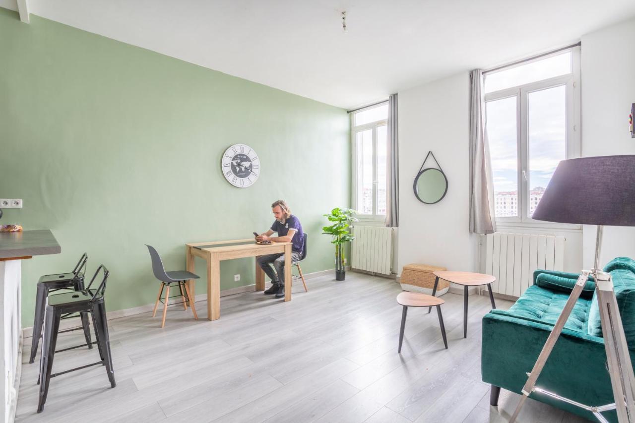 Hostel Ambassade Bretonne Vieux-Port Marseille Exteriör bild